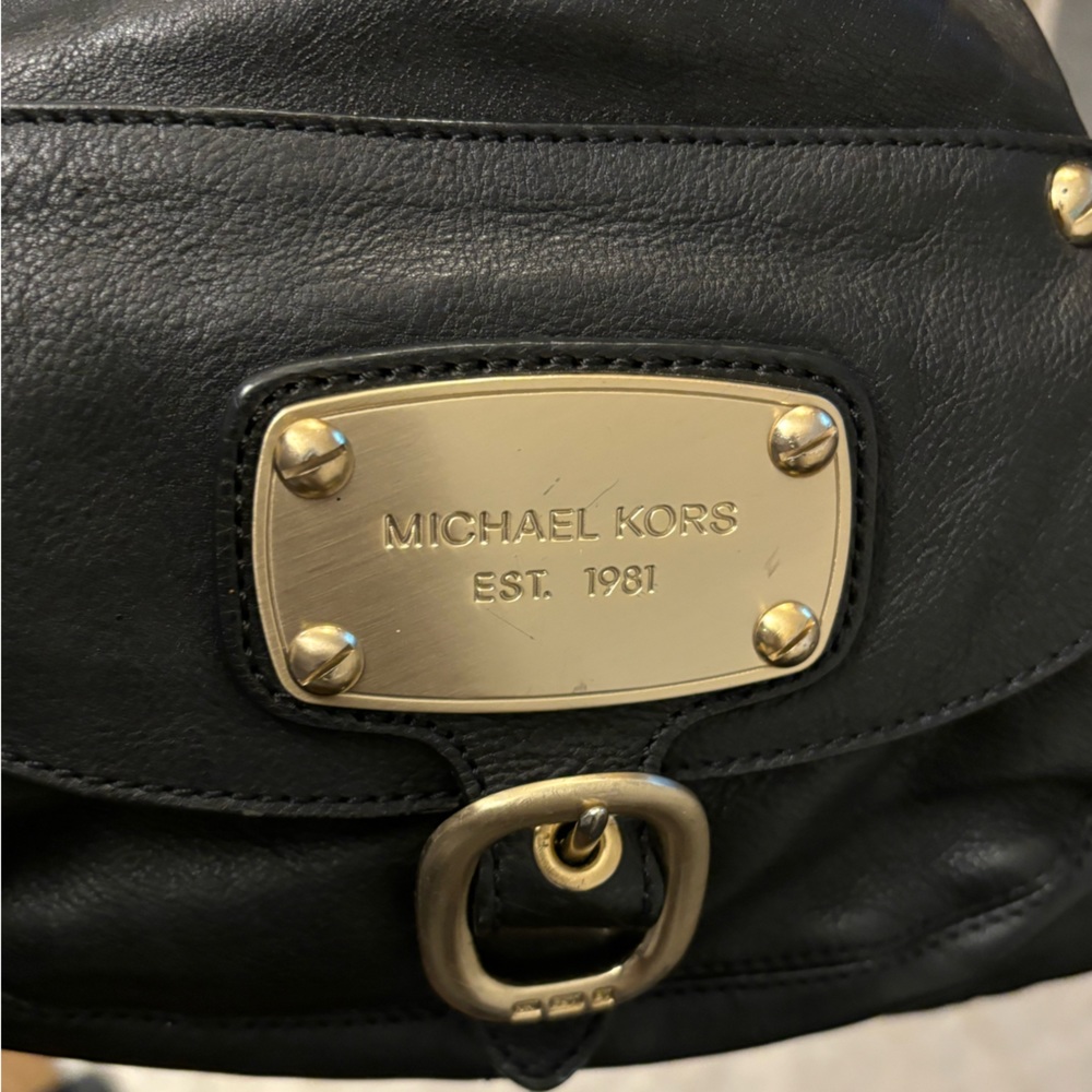 Michael Kors shoulder bag, black. Used. Rough exterior